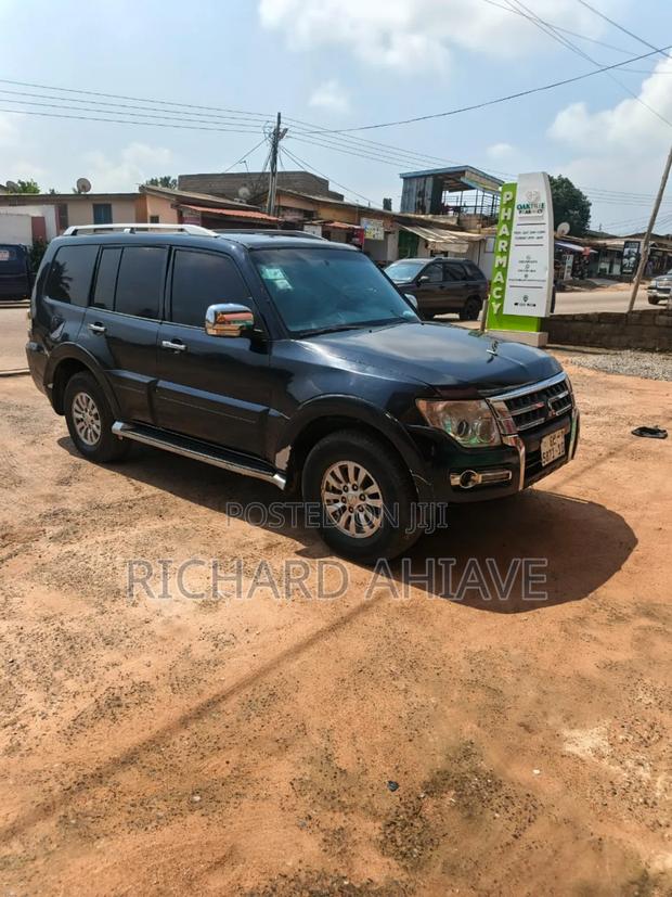 Mitsubishi Pajero 3.0 2010 Black