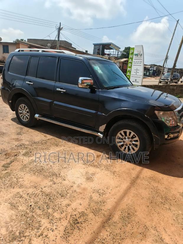Mitsubishi Pajero 3.0 2010 Black