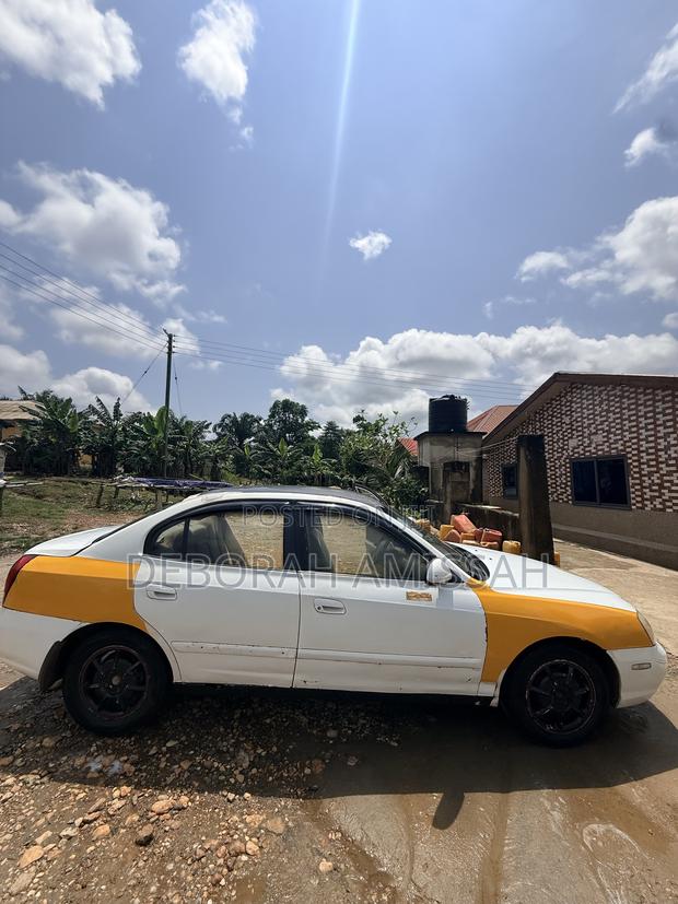 Hyundai Elantra GT 2002 White