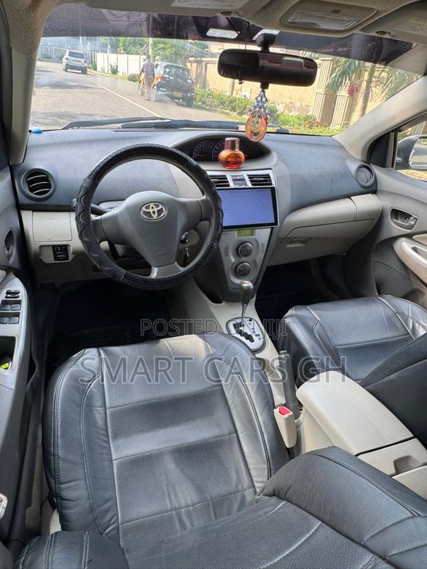 Toyota Belta 2010 Silver
