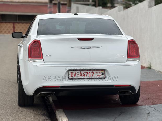 Chrysler 300C Base AWD 2016 Off white