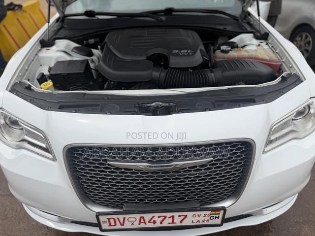 Chrysler 300C Base AWD 2016 Off white