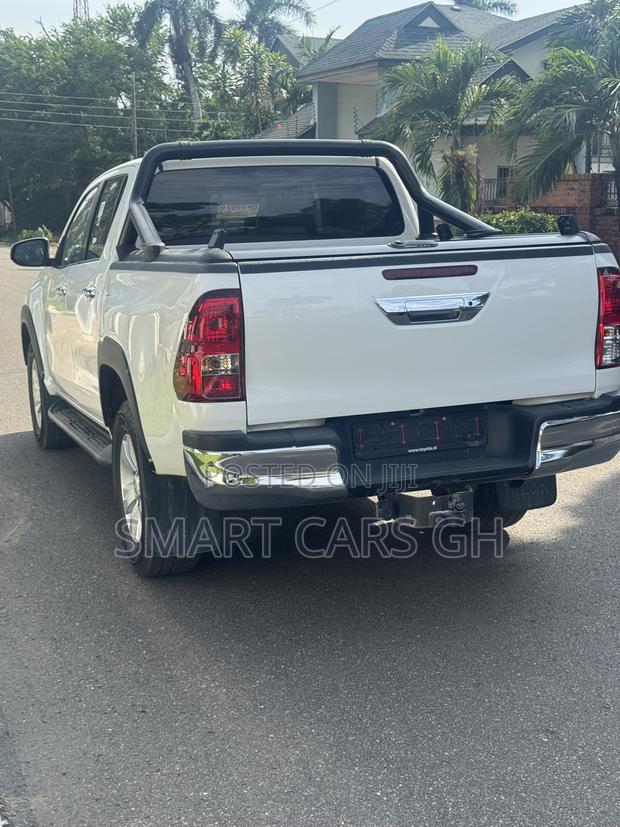 Toyota Hilux 2019 White