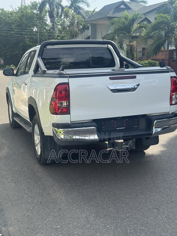 Toyota Hilux 2019 White