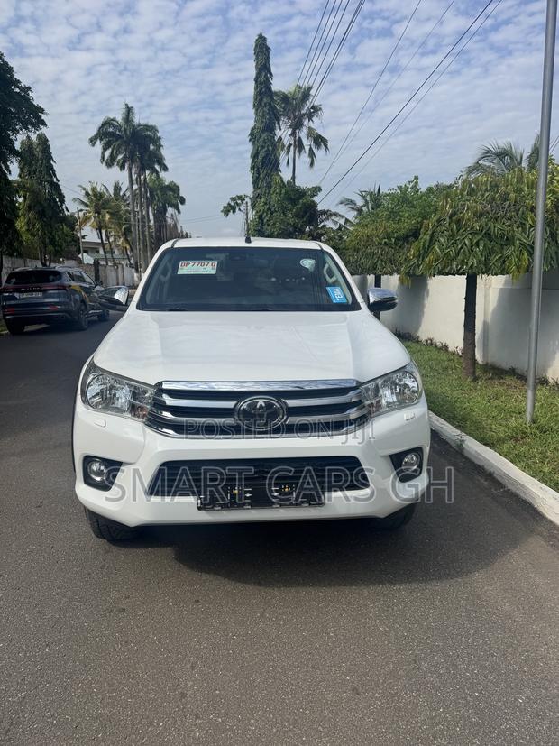 Toyota Hilux 2019 White
