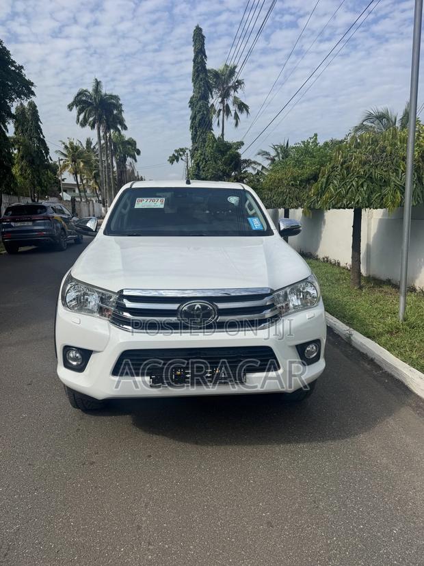 Toyota Hilux 2019 White