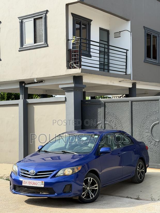 Toyota Corolla LE 4dr Sedan (1.8L 4cyl 4A) 2013 Blue