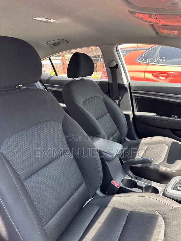 Hyundai Elantra SE Sedan FWD (2.0L 4cyl 6M) 2017 White