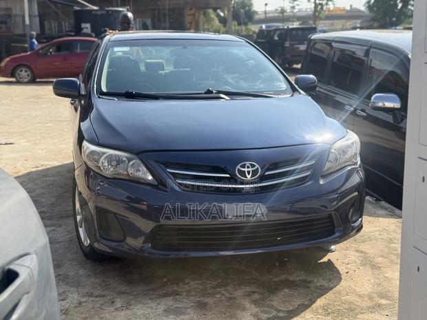 Toyota Corolla LE 4dr Sedan (1.8L 4cyl 4A) 2013 Blue