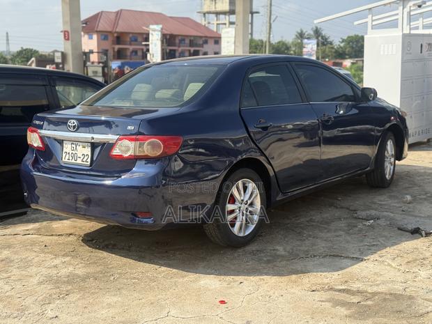 Toyota Corolla LE 4dr Sedan (1.8L 4cyl 4A) 2013 Blue