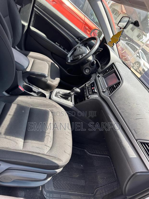 Hyundai Elantra SE Sedan FWD (2.0L 4cyl 6M) 2017 White