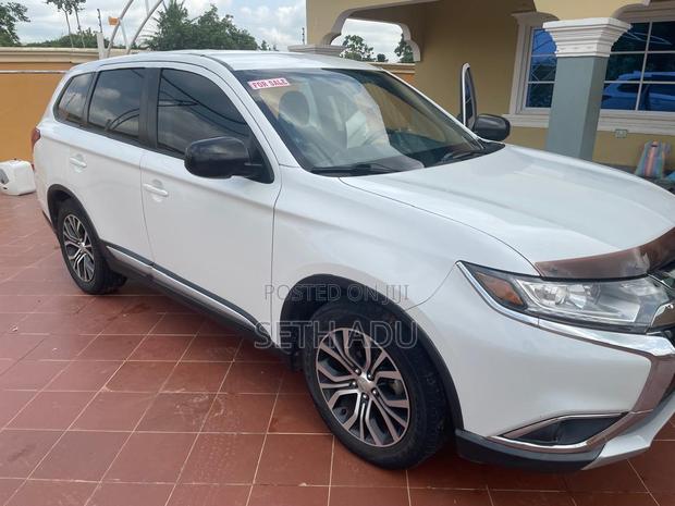 Mitsubishi Outlander 2018 White