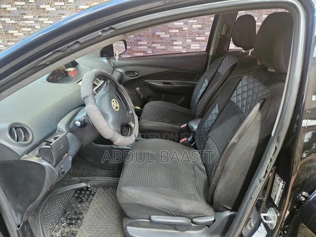 Toyota Yaris Base Hatchback 5dr 2010 Black