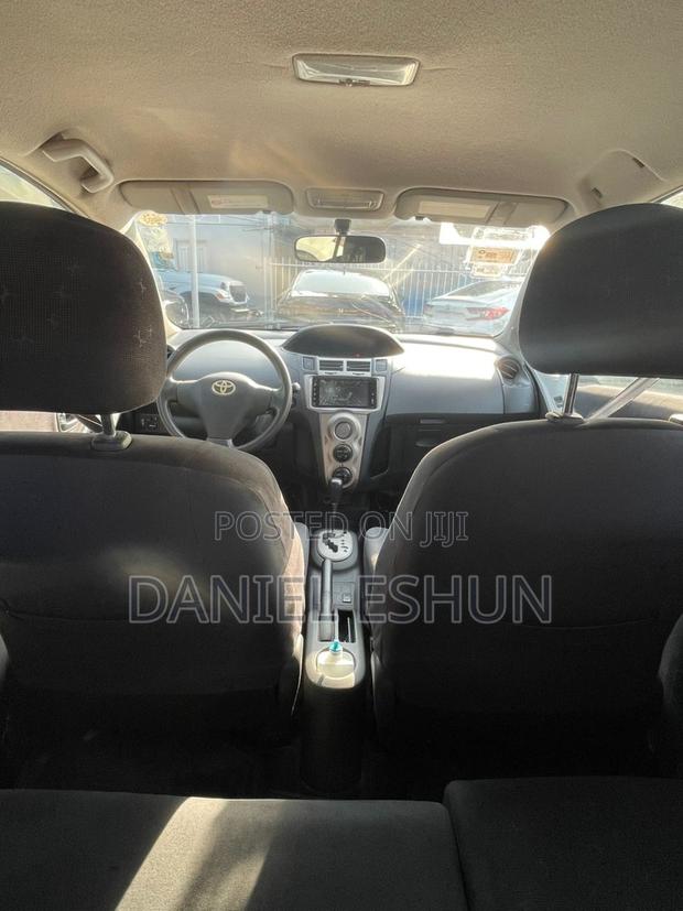 Toyota Vitz 2010 Beige
