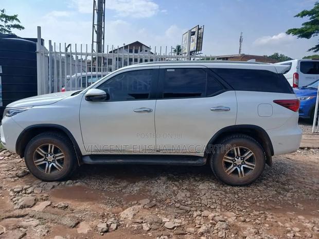 Toyota Fortuner 2022 White