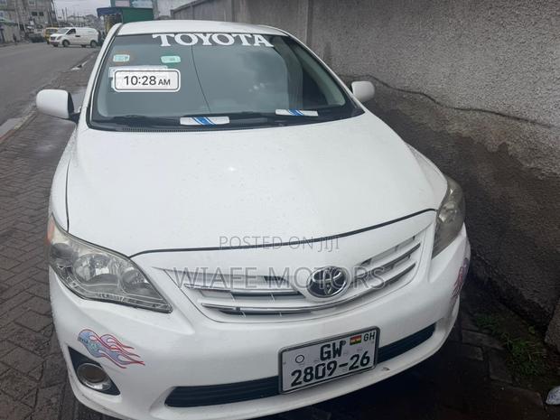 Toyota Corolla LE 4dr Sedan (1.8L 4cyl 4A) 2013 White