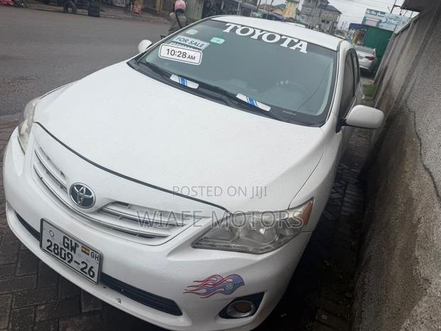 Toyota Corolla LE 4dr Sedan (1.8L 4cyl 4A) 2013 White