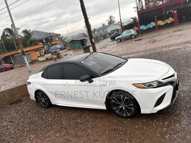 Toyota Camry 2019 White
