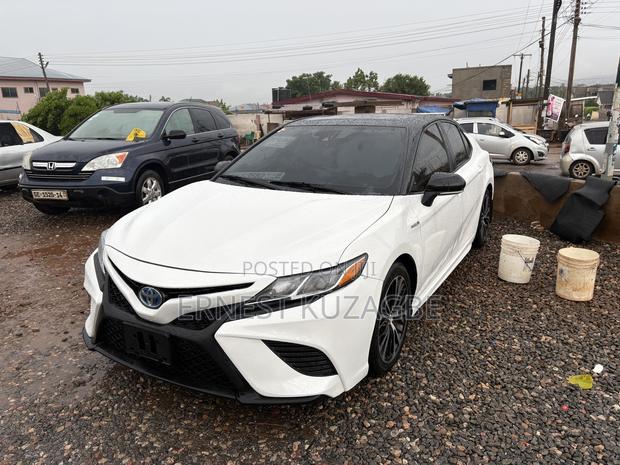 Toyota Camry 2019 White