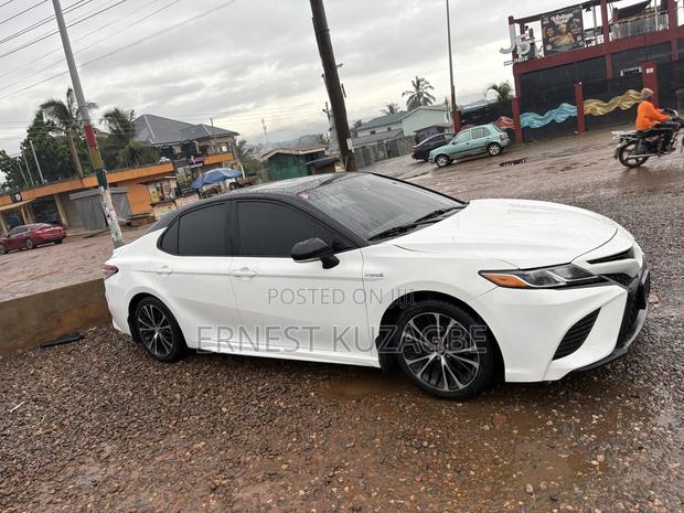 Toyota Camry 2019 White