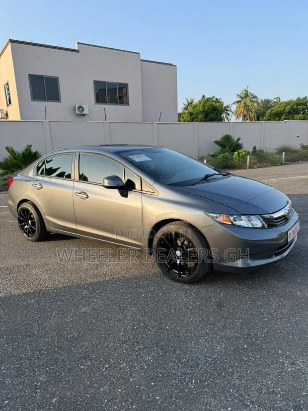 Honda Civic 1.8 5 Door Automatic 2012 Gray