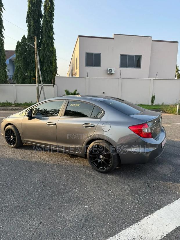 Honda Civic 1.8 5 Door Automatic 2012 Gray