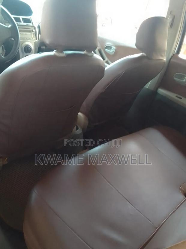 Toyota Vitz 2009 Yellow