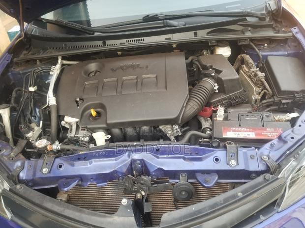 Toyota Corolla SE (1.8L 4cyl 2A) 2019 Blue