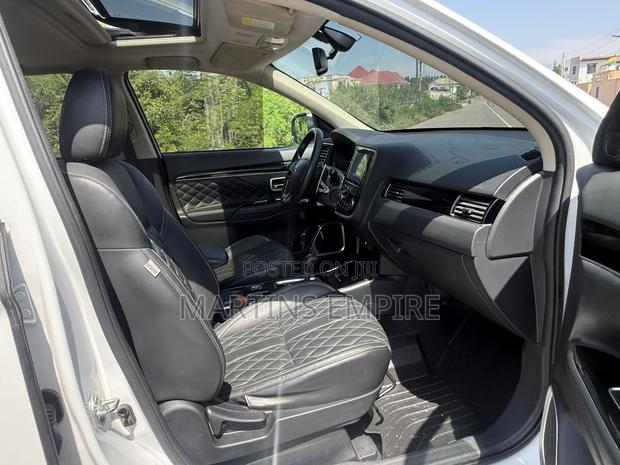 Mitsubishi Outlander 2.0 PHEV AWD 2021 White