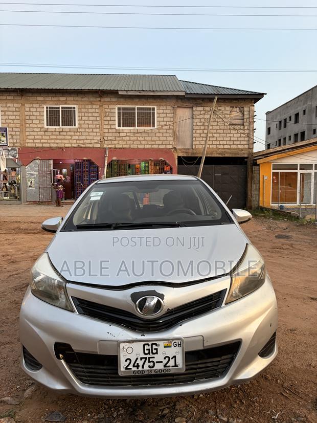 Toyota Vitz 1.3 AWD 3dr 2012 Silver