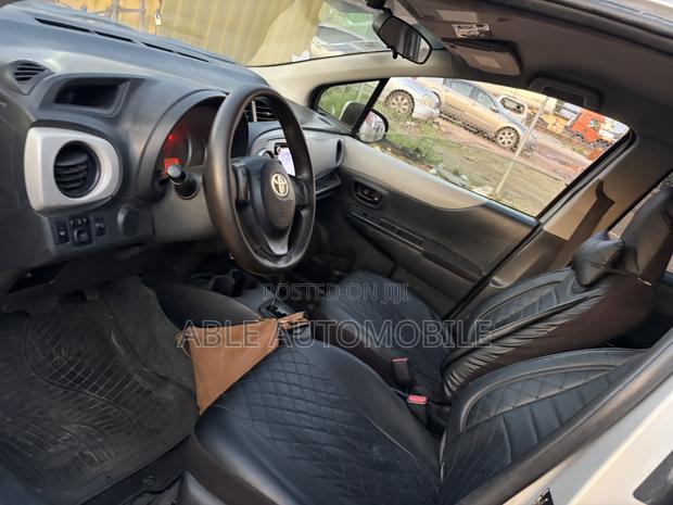 Toyota Vitz 1.3 AWD 3dr 2012 Silver