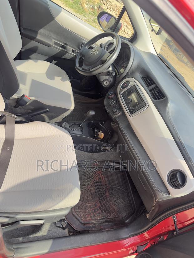 Toyota Vitz 2012 Red