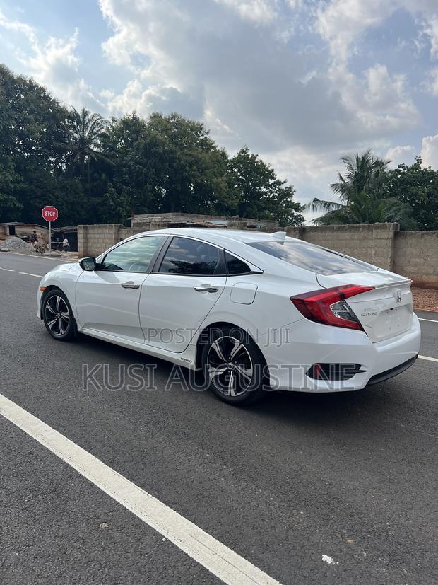 Honda Civic Touring 4dr Sedan (1.5L 4cyl) 2016 White