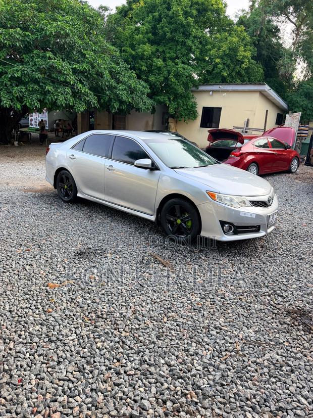 Toyota Camry SE 4dr Sedan (2.5L 4cyl 6A) 2014 Silver