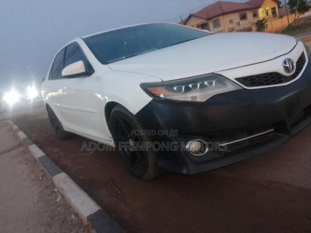 Toyota Camry SE 4dr Sedan (2.5L 4cyl 6A) 2014 White