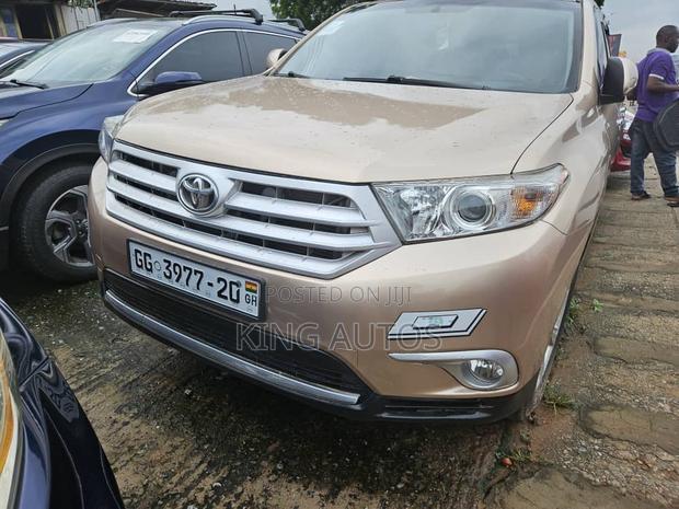 Toyota Highlander Limited 4dr SUV (3.5L 6cyl 6A) 2015 Gold