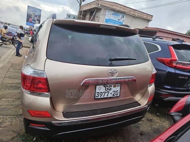 Toyota Highlander Limited 4dr SUV (3.5L 6cyl 6A) 2015 Gold