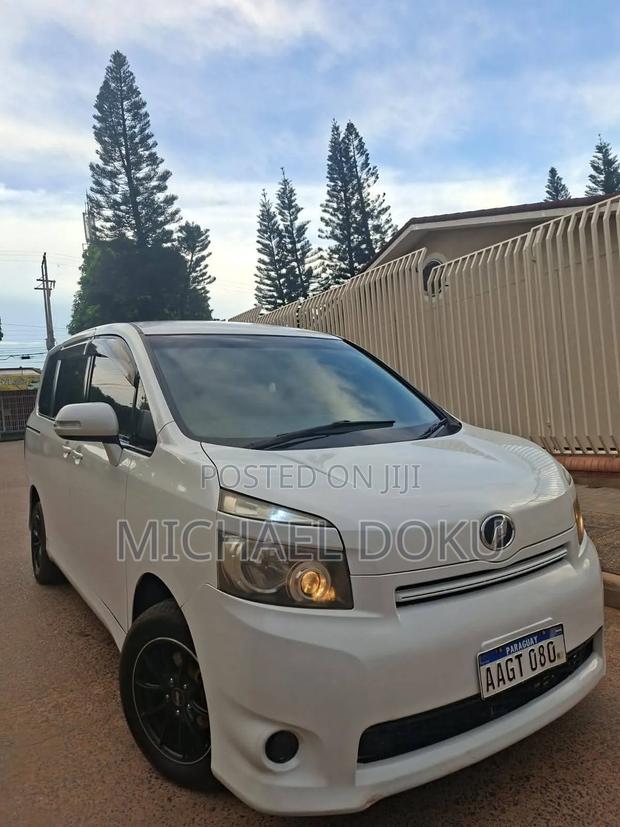 Toyota Voxy 2009 White