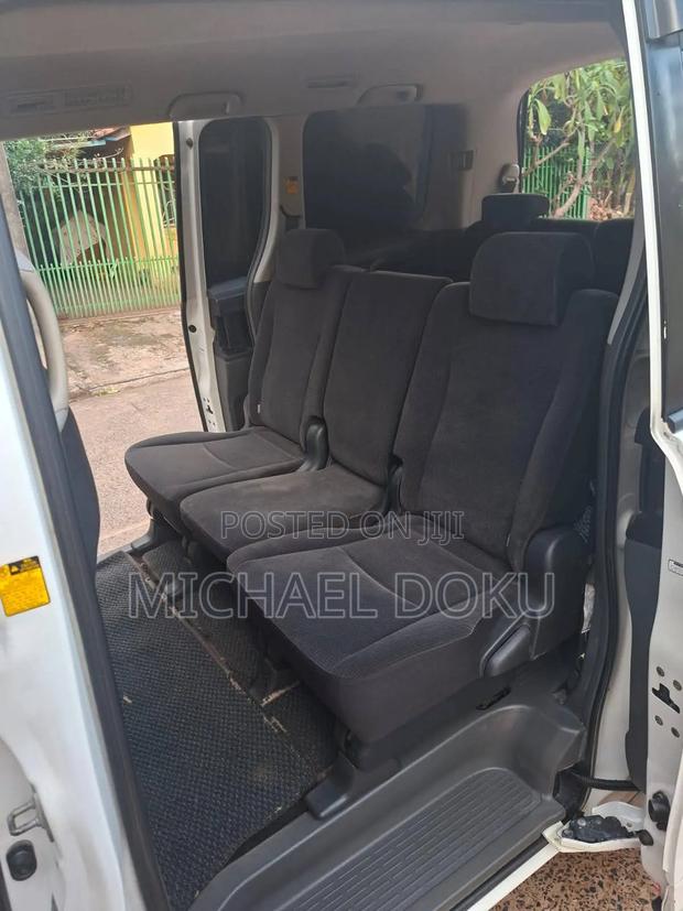 Toyota Voxy 2009 White