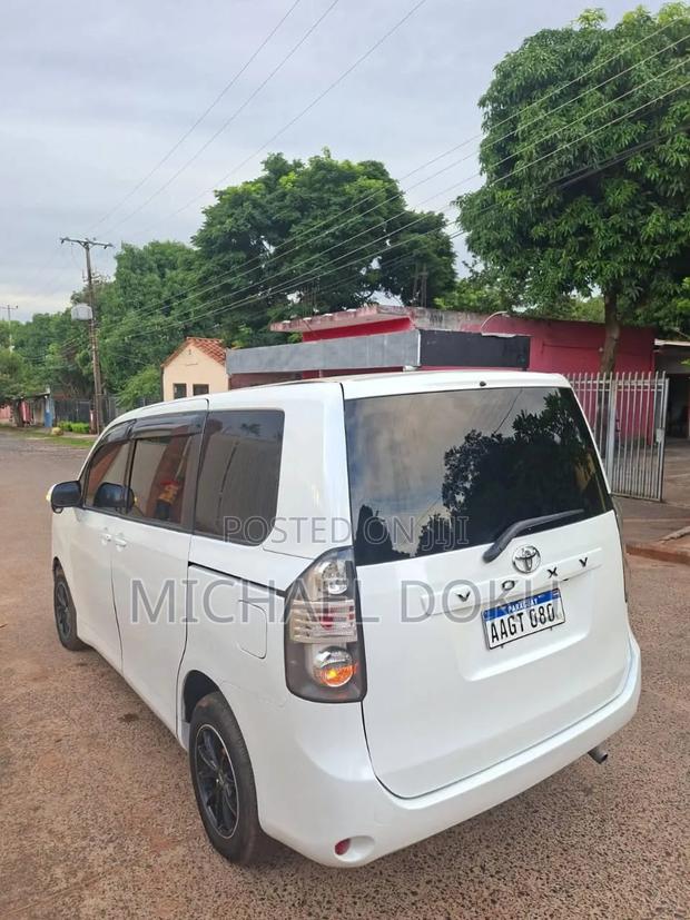 Toyota Voxy 2009 White