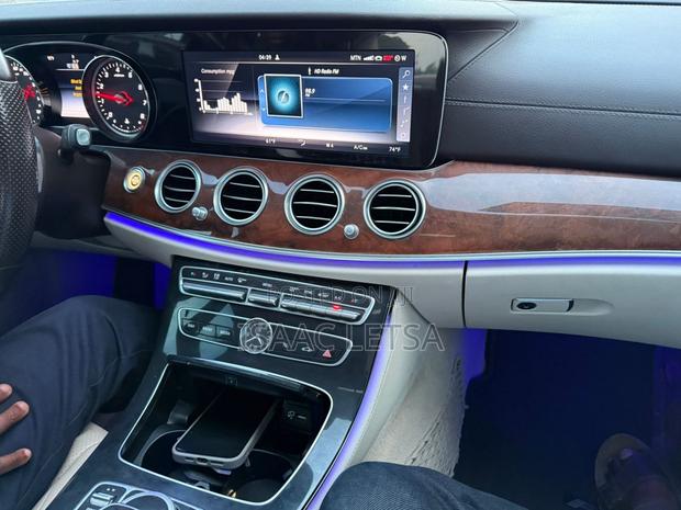 Mercedes-Benz E300 4Matic AWD Sedan (2.0L 4cyl 9A) 2017 Black