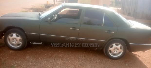 Mercedes-Benz E300 2004 Green