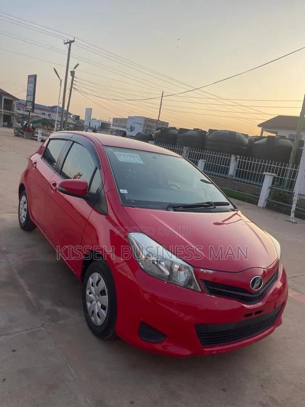 Toyota Vitz 1.3 FWD 5dr 2014 Red