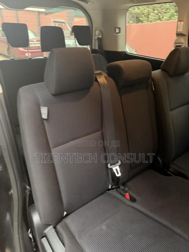 Toyota Voxy 2015