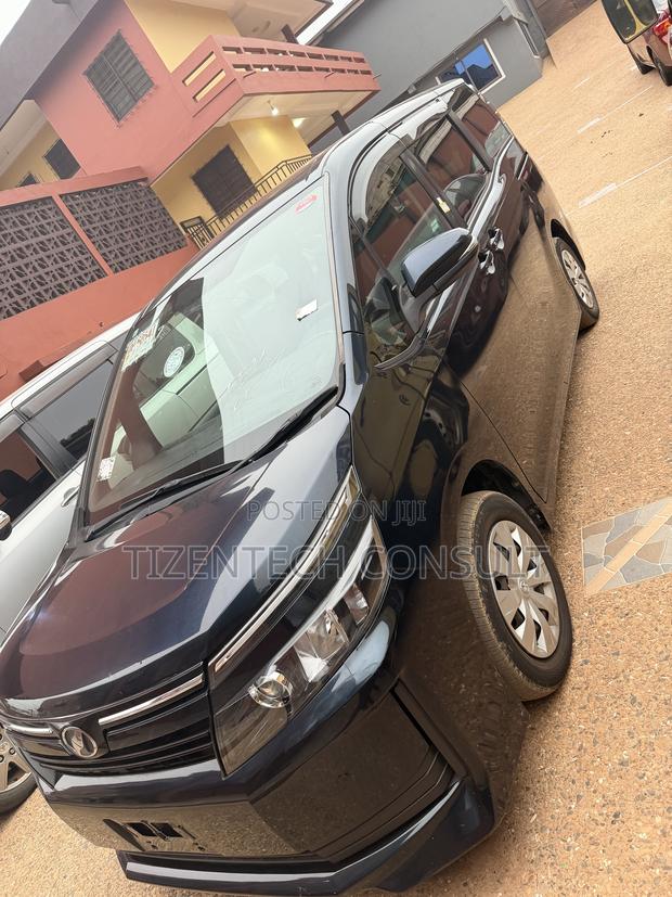 Toyota Voxy 2015