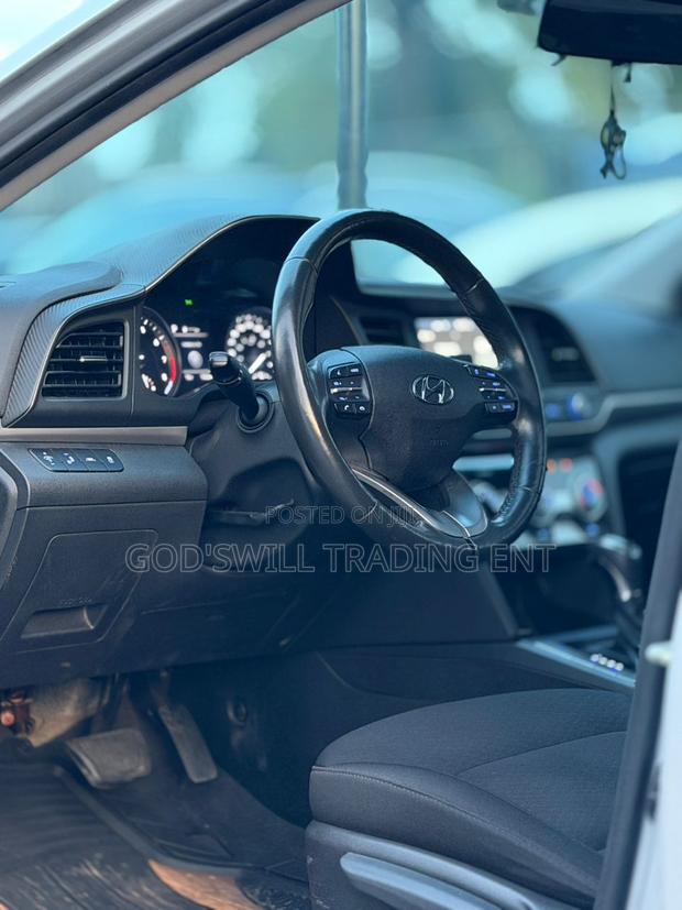 Hyundai Elantra SE 2021 Silver