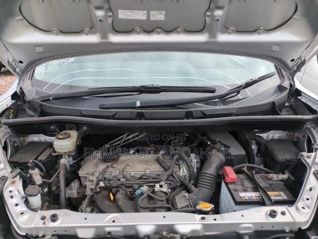 Toyota Voxy 2012 Silver