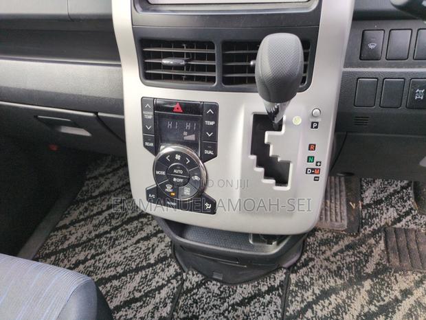 Toyota Voxy 2012 Silver
