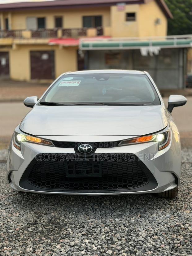 Toyota Corolla LE 2021 Silver