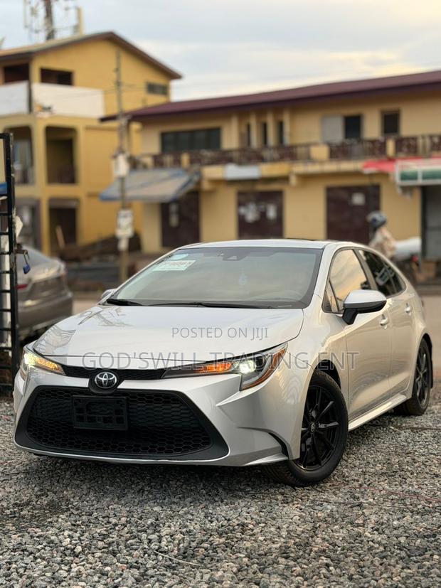 Toyota Corolla LE 2021 Silver